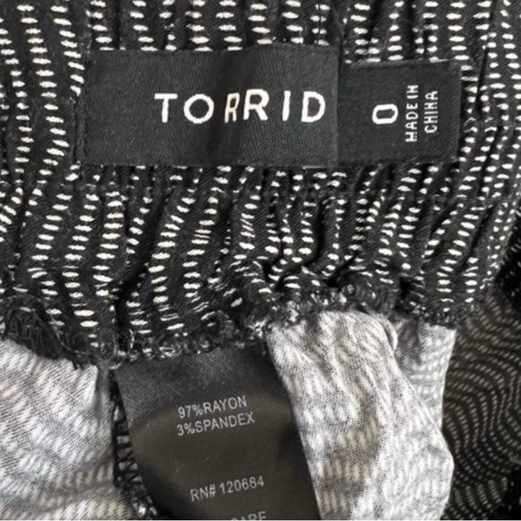 Torrid Chevron Cropped Harem Pants - Picture 4 of 4